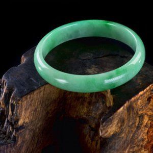 Lady's jade Bracelet